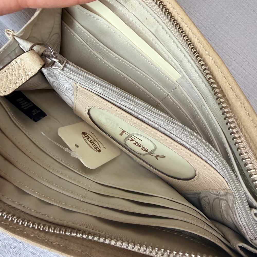 Fossil Leather Zip-Around Wallet in Light Cream - Picture 4 of 4